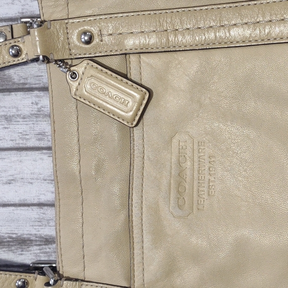 Coach Beige Leather Handbag - Picture 3 of 16